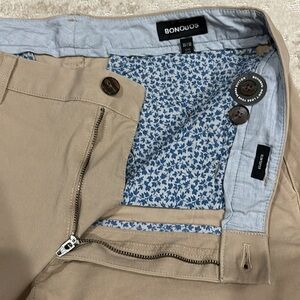 Like new! Bonobos stretch khaki- 33/32 Slim Taper fit - most popular color.